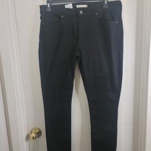 Black Levi's stretch pants